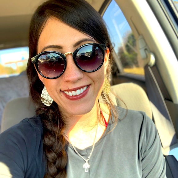 Meet your Posher, Meagan - Picture 3 of 5